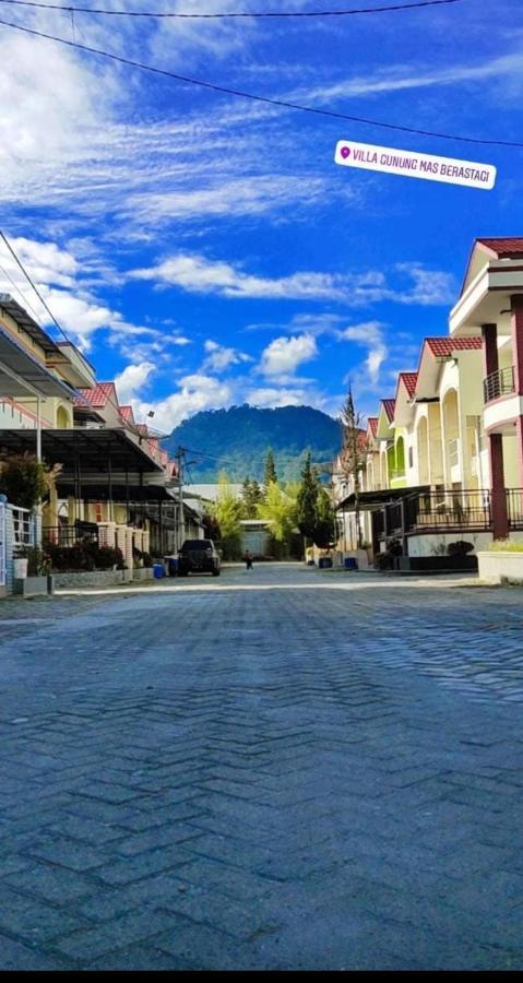 Villa Gunung Mas Berastagi Bagian luar foto